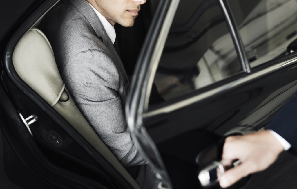 driver-opening-door-for-car-service-client